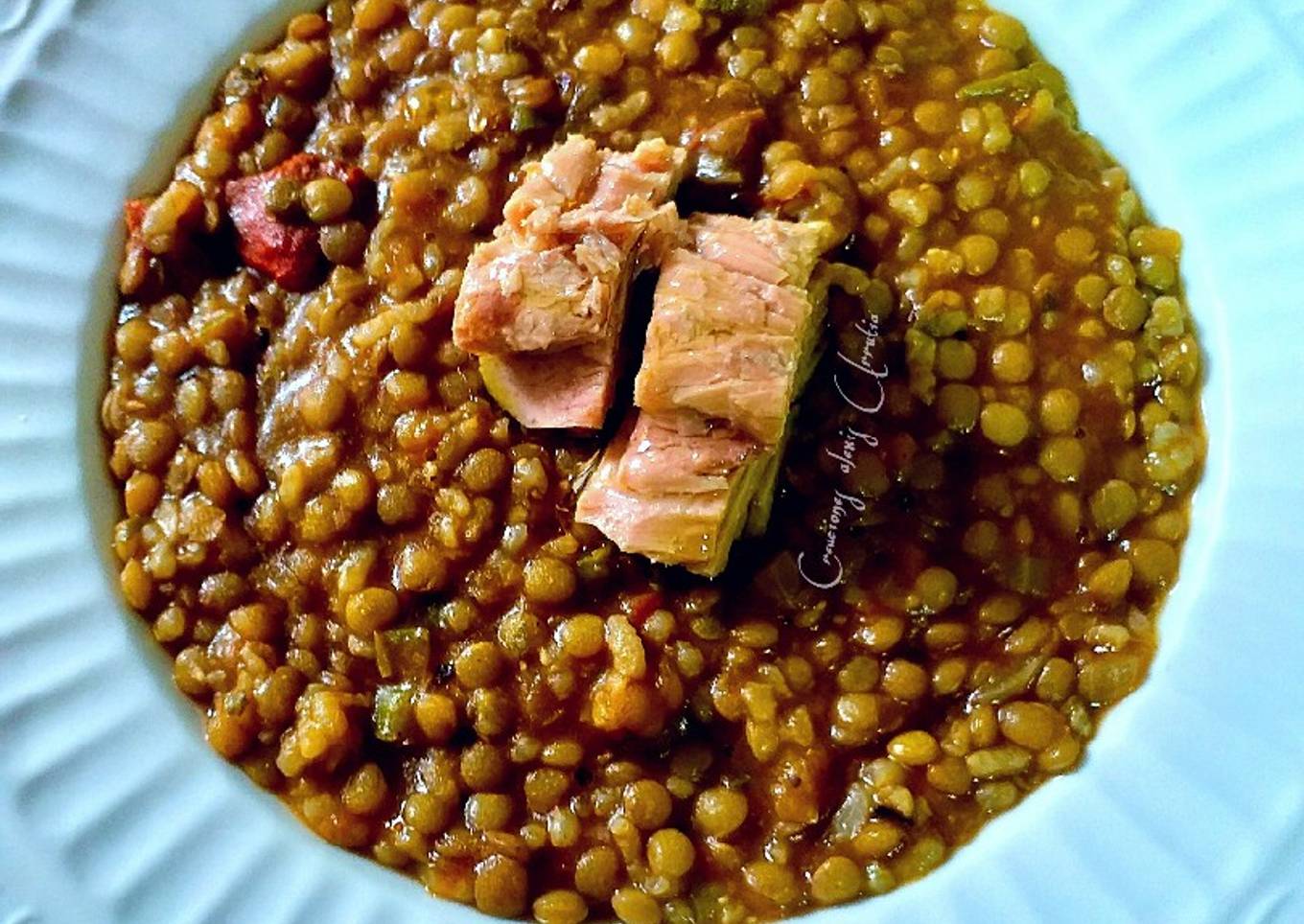 Lentejas pardinas con arroz y atún rojo en conservas