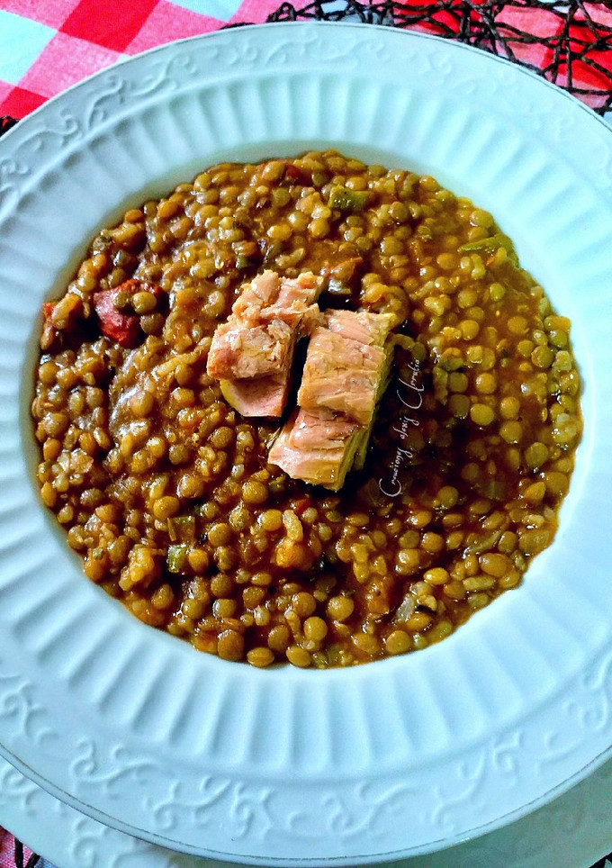 Una foto de Lentejas pardinas con arroz y atún rojo en conservas