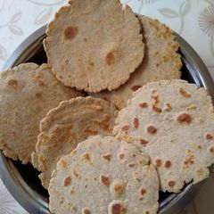 A picture of Healthy bhakhri.