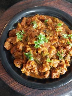 मिक्स वड्यांची भाजी (Mix Vadyachi Bhaji Recipe In Marathi) रेसिपी चे मुख्य फोटो