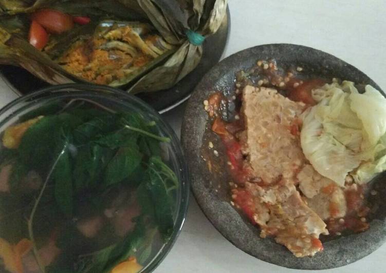 Pepes Ikan Mairo (Pelengkap Sayur bayem dan sambel kukus)👌