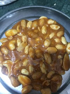 मूंगफली की चिक्की (moongfali ki chikki recipe in Hindi) रेसिपी मुख्य फोटो