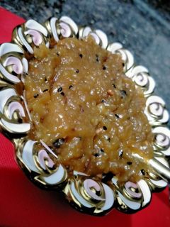 कच्चे आम की खट्टी मीठी चटनी (Kacche aam ki khatti meethi chutney recipe in Hindi) रेसिपी मुख्य फोटो