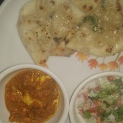 A picture of Stuffed naan.