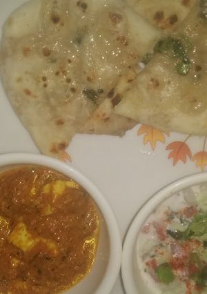 A picture of Stuffed naan.
