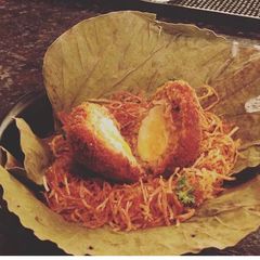 Nargisi scotch egg A picture of Nargisi scotch egg.