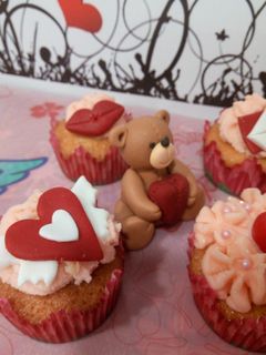 Una foto de Cupcakes red velvet San Valentín