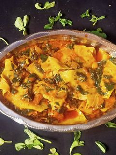 મેથી પાપડ સબ્જી (Methi Papad Sabji Recipe In Gujarati) રેસીપી મુખ્ય ફોટો
