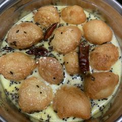 A picture of Dahi Vada.