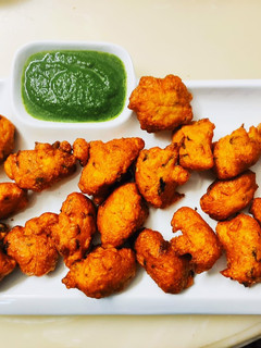 मूँगदाल मिक्स वेज के पकौड़े रेसिपी मुख्य फोटो