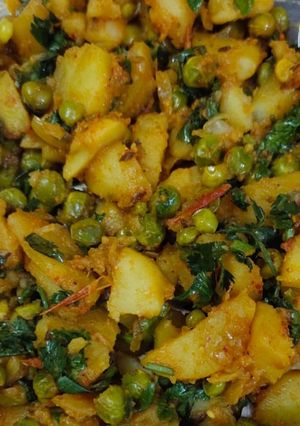A picture of Aloo Matar.