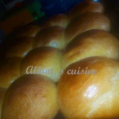 A picture of Dinner rolls.