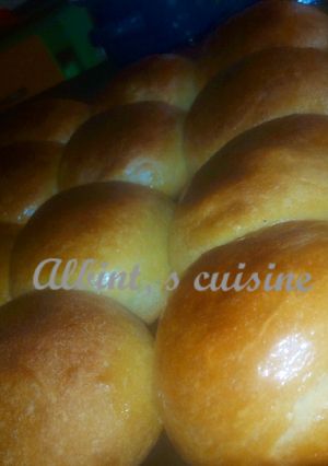 A picture of Dinner rolls.