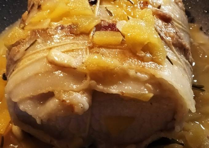 Arrosto di lonza, avvolto da 🥓 pancetta,in salsa di mele