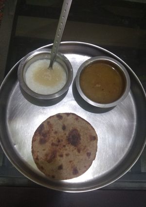 A picture of Rajgire ke parathe.