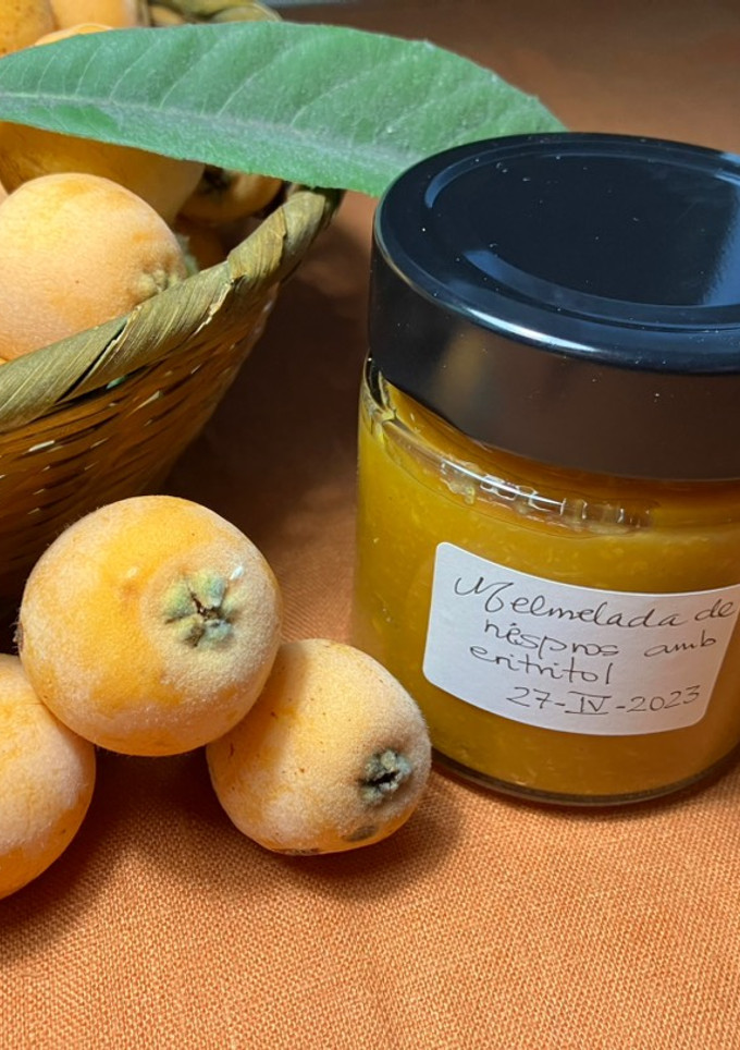 Una foto de Mermelada de nísperos con canela, endulzada con eritritol