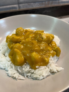 Una foto de Pollo jugoso con salsa de mango
