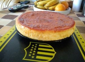 Una foto de Rico, fácil y económico 😀😀 budín de pan 😊