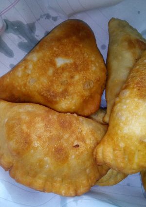 Una foto de Empanadas caseras fritas de choclo, cebolla y queso