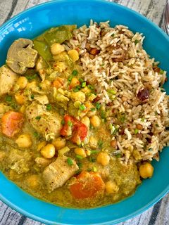 Una foto de Curry Verde de Pollo y verduras en Instant Pot