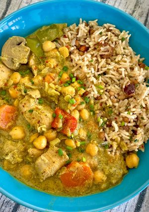 Una foto de Curry Verde de Pollo y verduras en Instant Pot