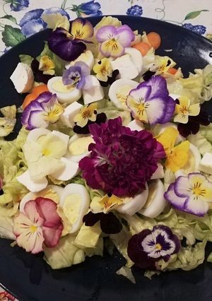 Foto di Insalata di fiori di primavera
