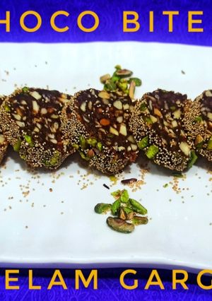 खजूर चोको बाइट्स (Khajoor choco bites recipe in Hindi) रेसिपी मुख्य फोटो