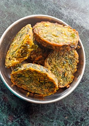 शेगव्याच्या पानाची खुसखुशीत वडी रेसिपी चे मुख्य फोटो 