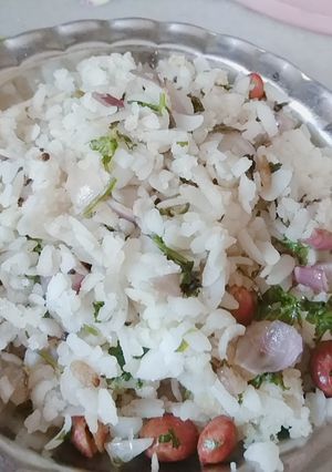 A picture of White kanda poha.