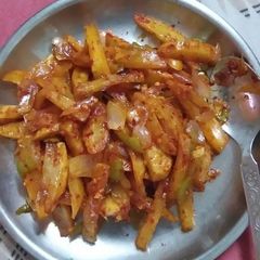 A picture of Aloo pyaz.