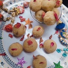 A picture of Panchdhari ladoos.