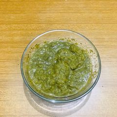 A picture of Mint chutney.