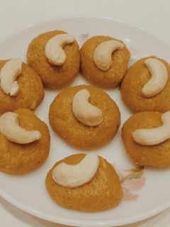 बेसन के लड्डू (Besan ke ladoo recipe in hindi) रेसिपी मुख्य फोटो