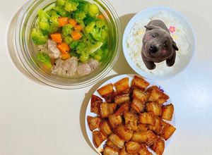 Hình của món Ba chỉ nướng + canh bông cải xanh.