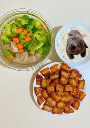 Hình của món Ba chỉ nướng + canh bông cải xanh.