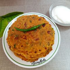 A picture of Jowar-Wheat Methi Paratha.
