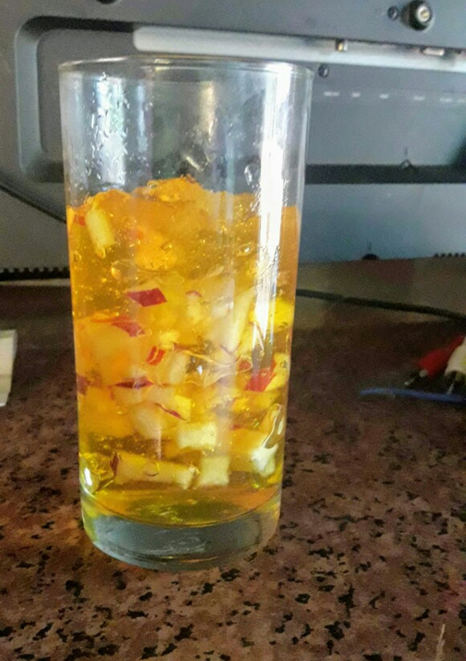 Una foto de Gelatina con frutas😋