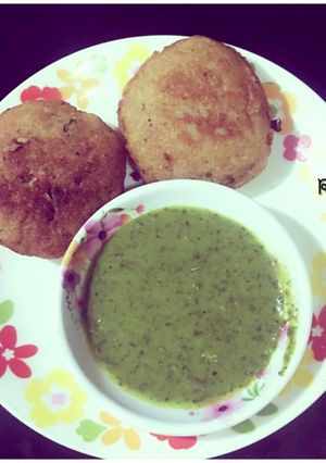 A picture of Potato Paneer Kachoris.