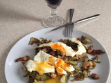 Alcachofas con panceta y huevo frito
