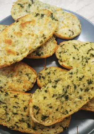 Fokhagymakrém melegszendvicsre recept fotója
