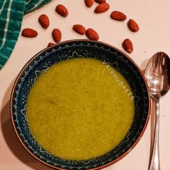 A picture of Broccoli and Almonds Soup.
