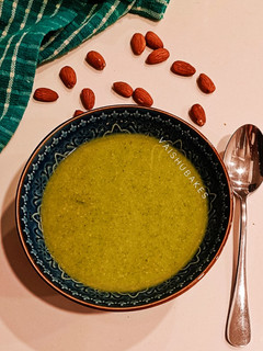 A picture of Broccoli and Almonds Soup.