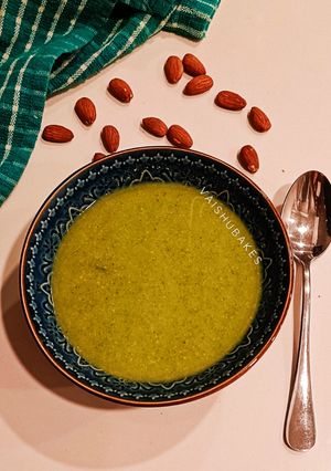 A picture of Broccoli and Almonds Soup.