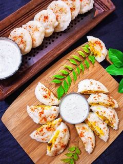 पोटैटो स्टफ्ड इडली (potato stuffed idli recipe in Hindi) रेसिपी मुख्य फोटो