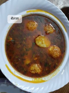 आलू के साथ अंडे मसालेदार (Aloo ke saath ande masaledar recipe in hindi) रेसिपी मुख्य फोटो