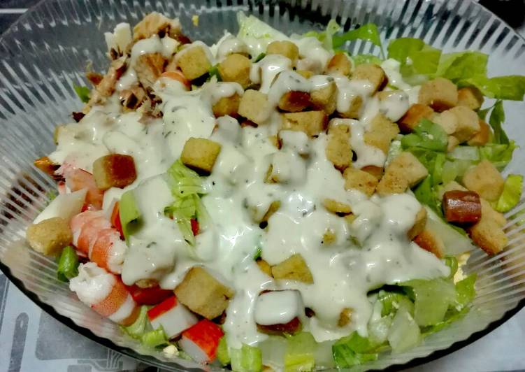Ensalada César con frutos del mar