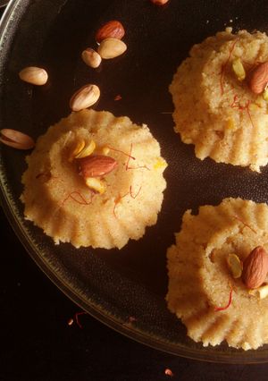 A picture of Keseriya suji halwa.