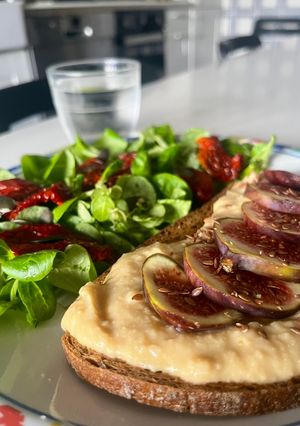 Foto di Hummus + fichi = 💣🙃💥