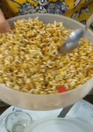 મેથી નું અથાણું (Methi Athanu Recipe In Gujarati) રેસીપી મુખ્ય ફોટો