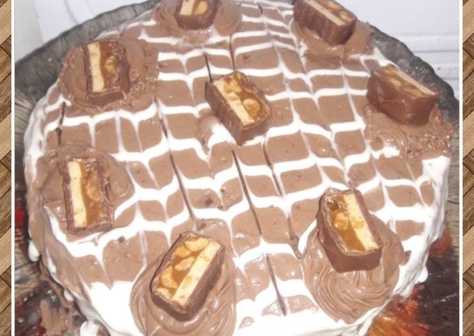 Simple Way to Prepare Favorite Snickers Cake